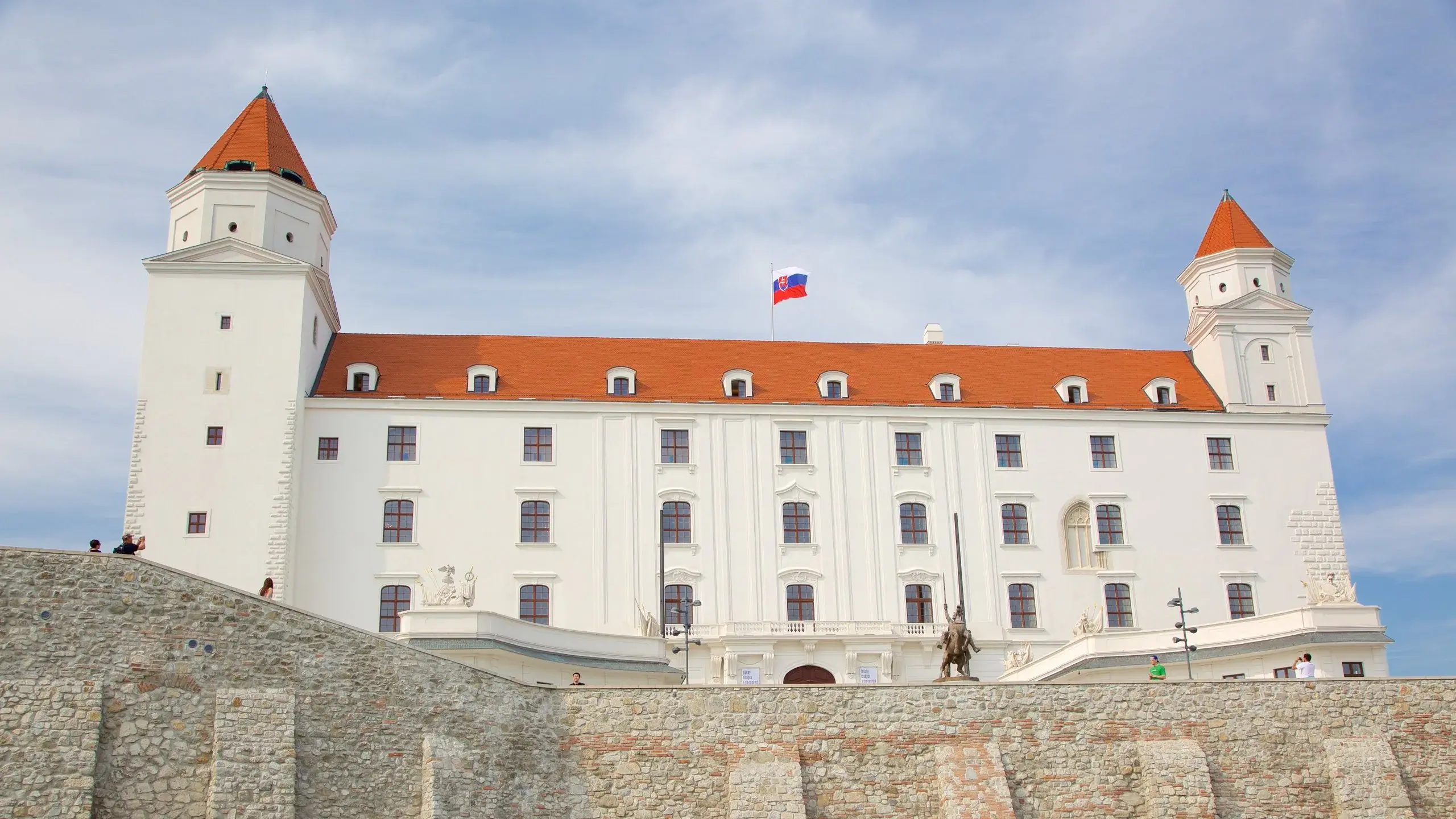 123594-bratislava-castlejpg.webp