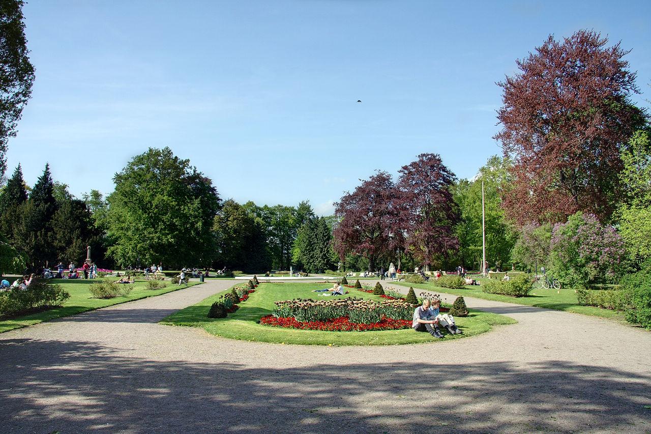 1280px-stadsparken-i-lund-4.jpg