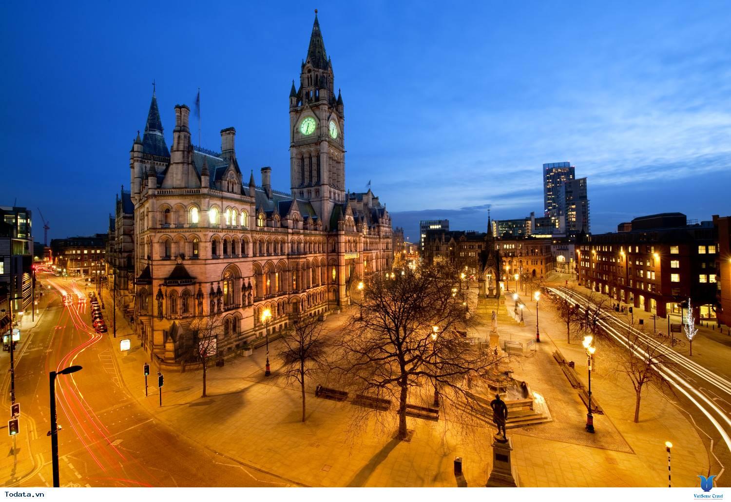 at-an-tuong-khi-tham-quan-toa-thi-chinh-manchester-410122d3c0e72c1ce35b48d25f7d4025.jpg