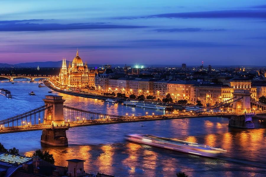 budapest-city-in-hungary-at-evening-twilight-artur-bogacki.jpg