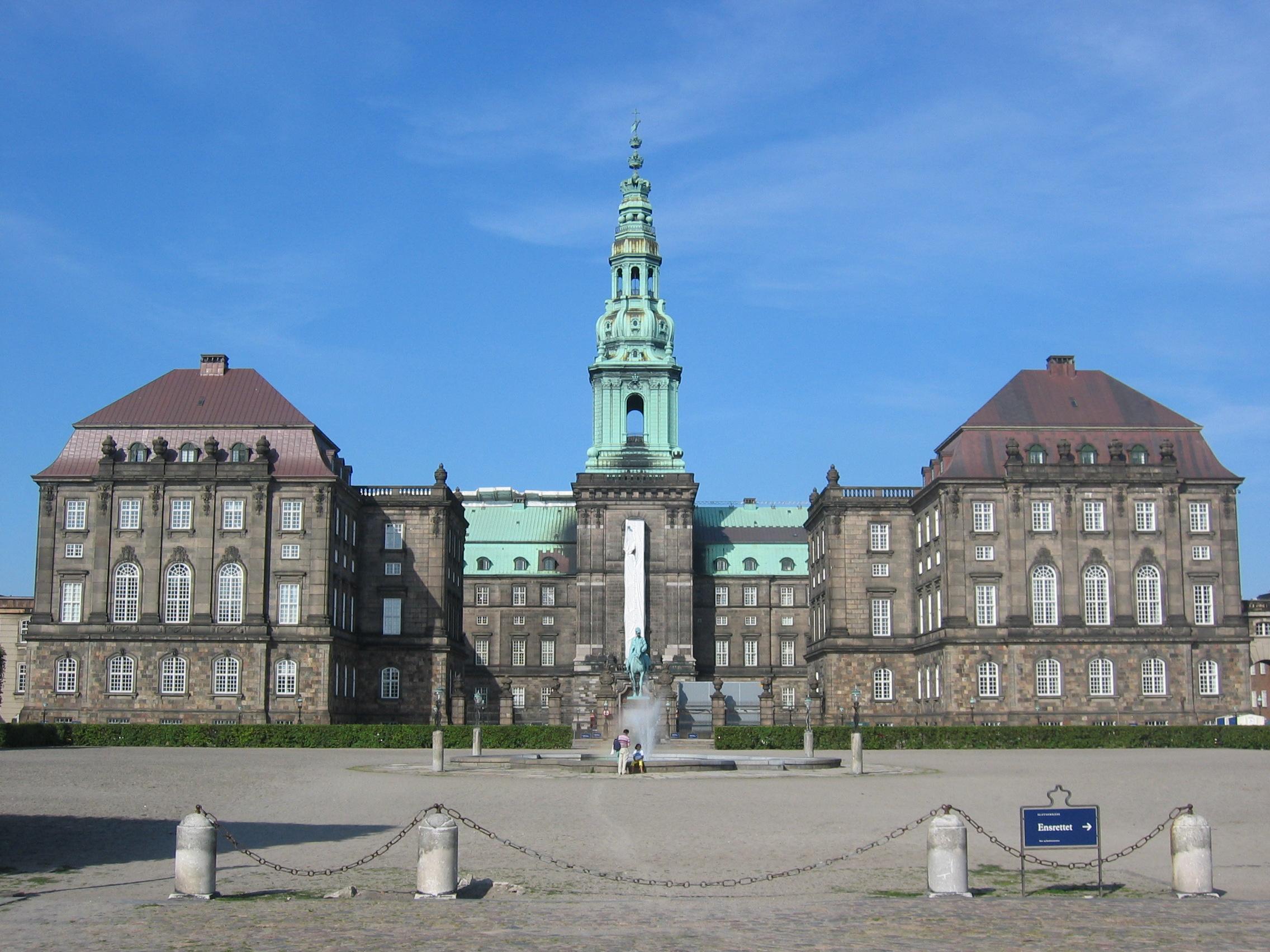 christiansborg-slot.jpg