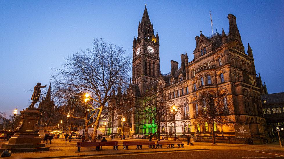 manchester-aufmacher-christian-oeser-978x550-1.jpg