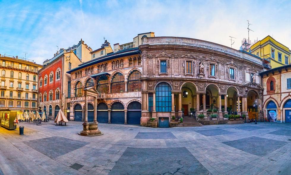 piazza-mercanti-depositphotos-644379816-s.jpg