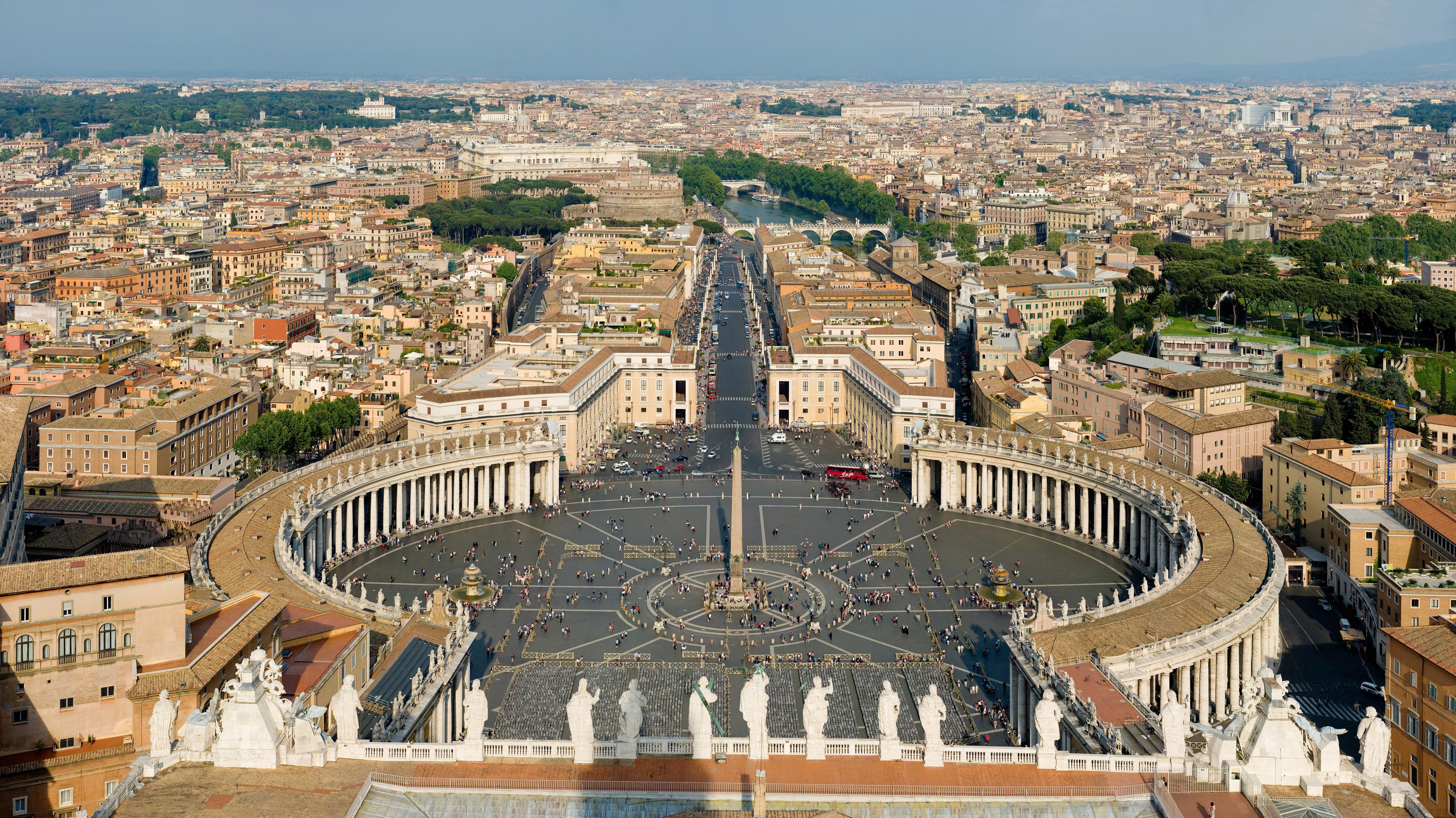 st-peters-square-vatican-city-april-2007-1.jpg