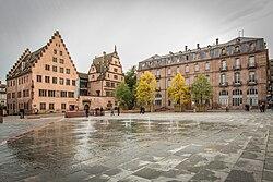 strasbourg-place-du-chateau-fondation-oeuvre-notre-dame-ecole-de-sante-octobre-2013.jpg